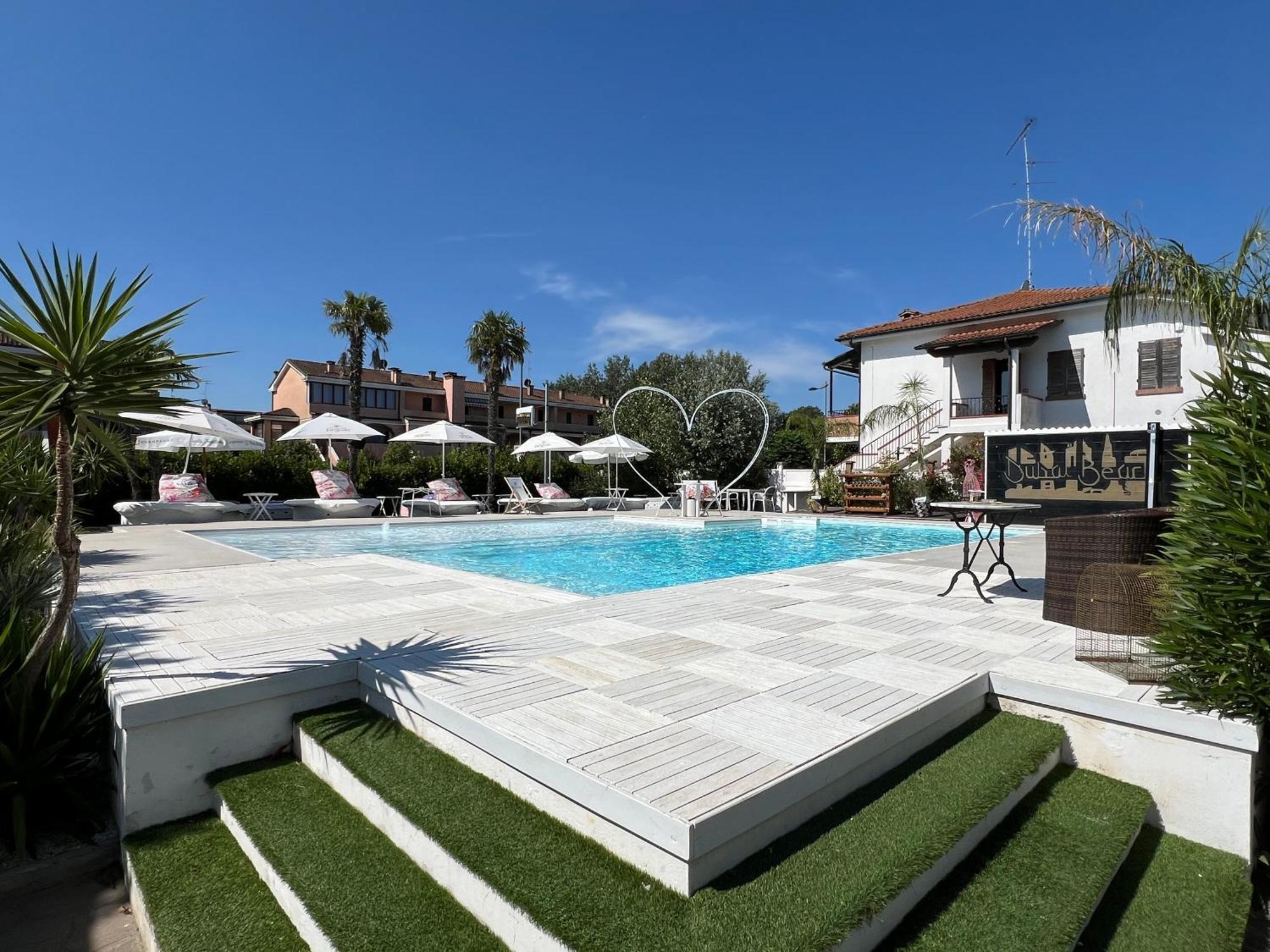 Dubaibeachotel * Llido Degli Estensi
