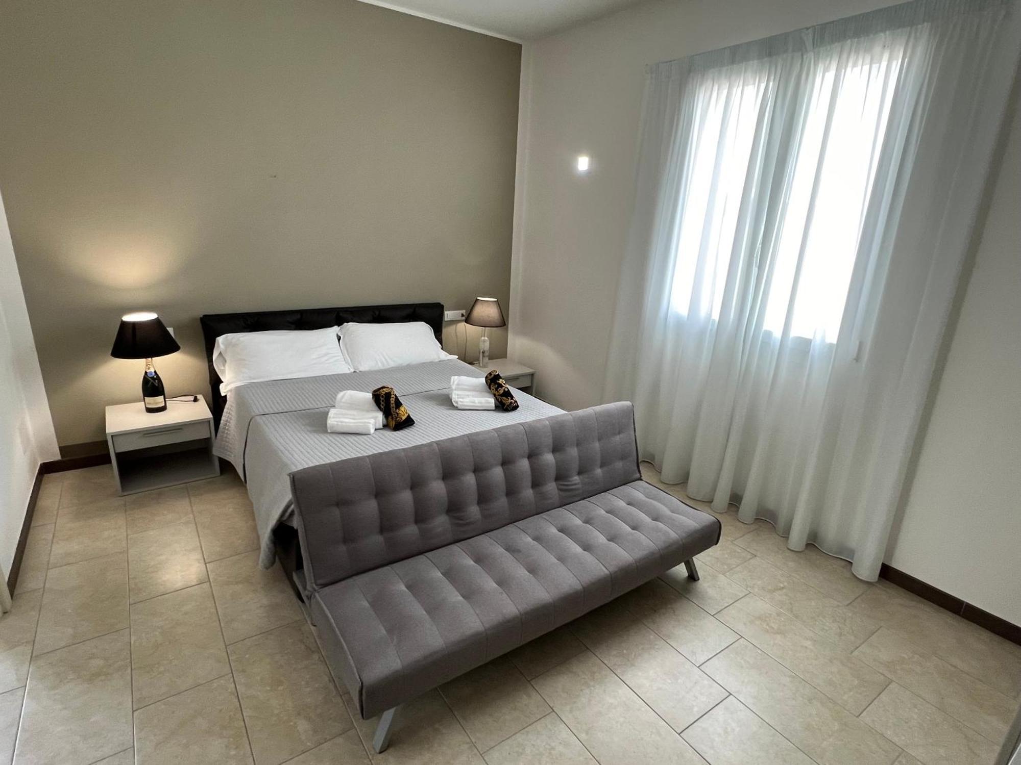 Dubaibeachotel Hotel *